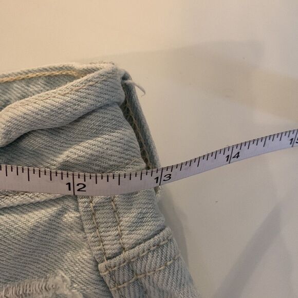 American eagle faded distressed denim cut off jeans size 00. Decorative pockets. - Picture 10 of 11